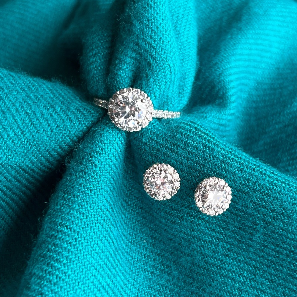 Matching ring and earrings set
